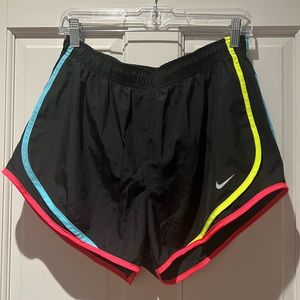Nike Tempo Women’s Short Neon Piping